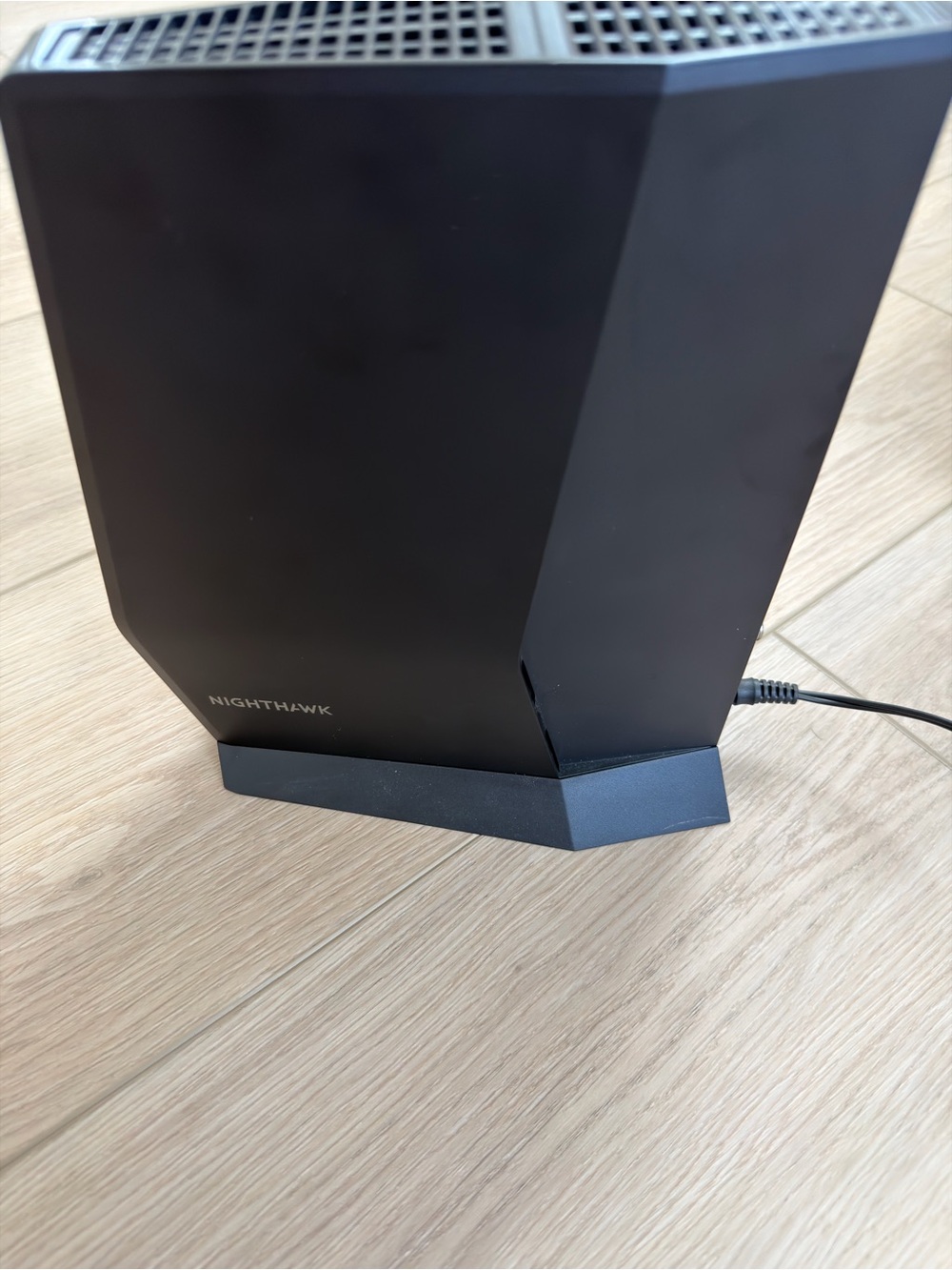 Netgear AX2700 WiFi Cable Modem Router - Picture 4 of 7